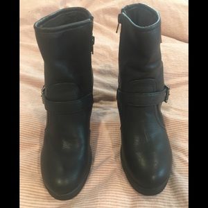 Women’s guess boots